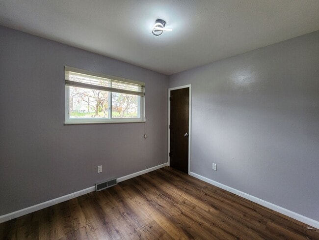 Building Photo - Updated 3 Bedroom Townhome in Great Area!