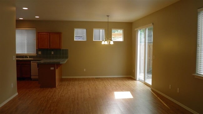 Building Photo - 2867 NE Sedalia Loop