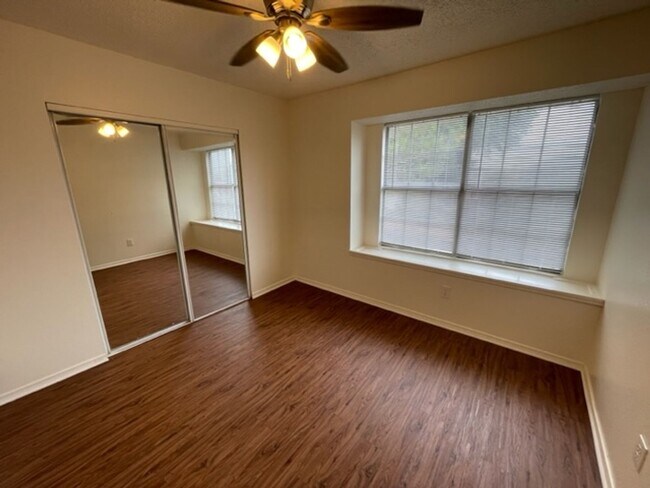 Building Photo - Beautiful 2 Story Updated Home in Grand Prairie