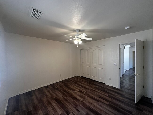 Building Photo - 3 Bedroom 2 Bathroon Home