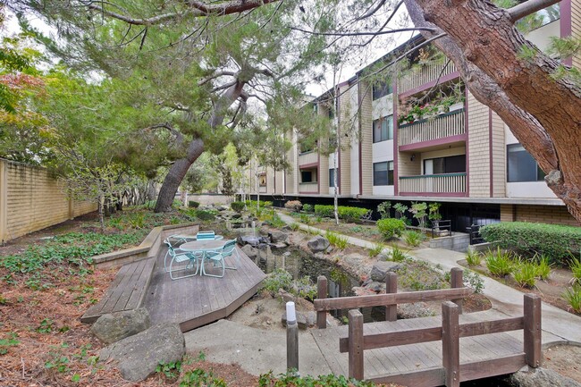 Building Photo - 2-bedroom, 2-bathroom condo in Awesome Mou...