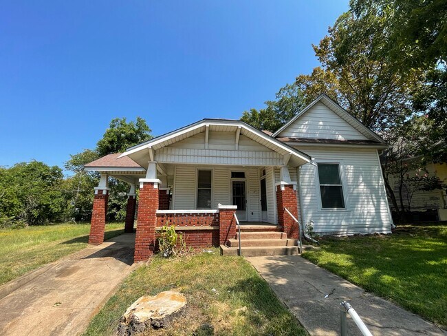 Primary Photo - 505 E Main St