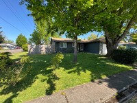 Building Photo - 3 bedroom 1.5 bathroom home