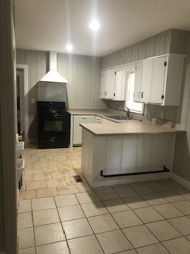 Building Photo - 69 Cedar Knoll