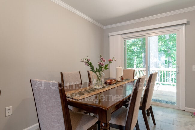 Building Photo - 12112 Amblewood Dr