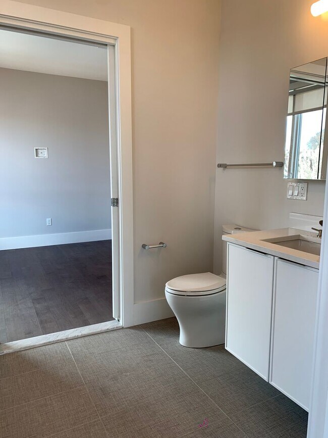 Building Photo - SEPTEMBER 1 - 1 bedroom apartment In Jamai...