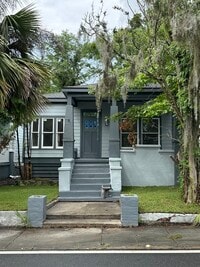 Building Photo - 726 W Victory Dr