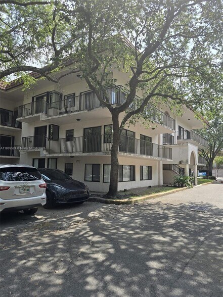 Building Photo - 4705 SW 62nd Ave
