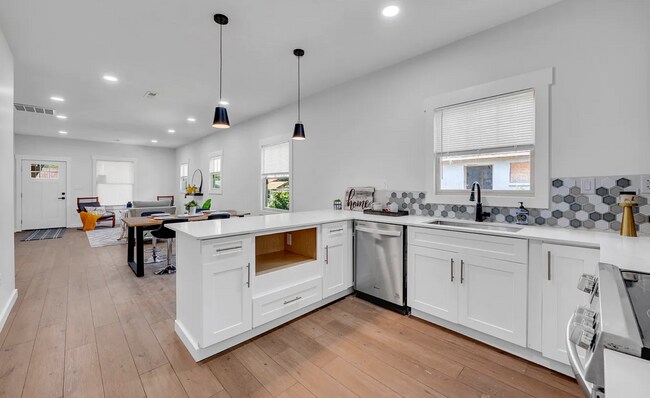 Building Photo - 1521 36th Pl N