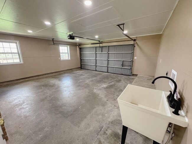 Building Photo - 5121 FM446