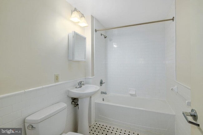Building Photo - 412 S 13th St