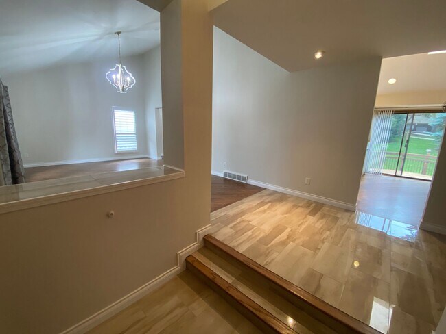 Building Photo - Great Home in the Highlands 360