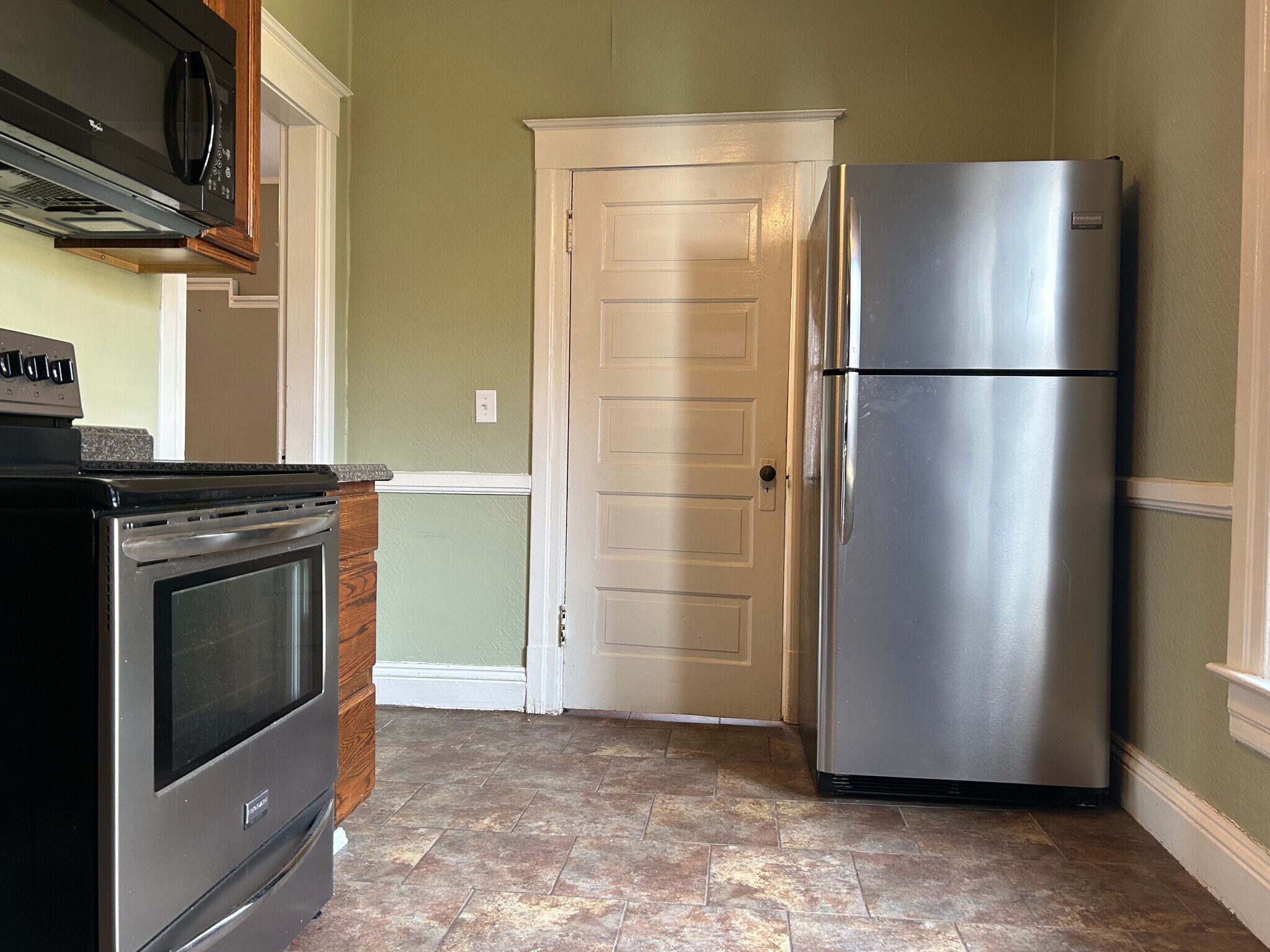 Building Photo - 503 W Allen St