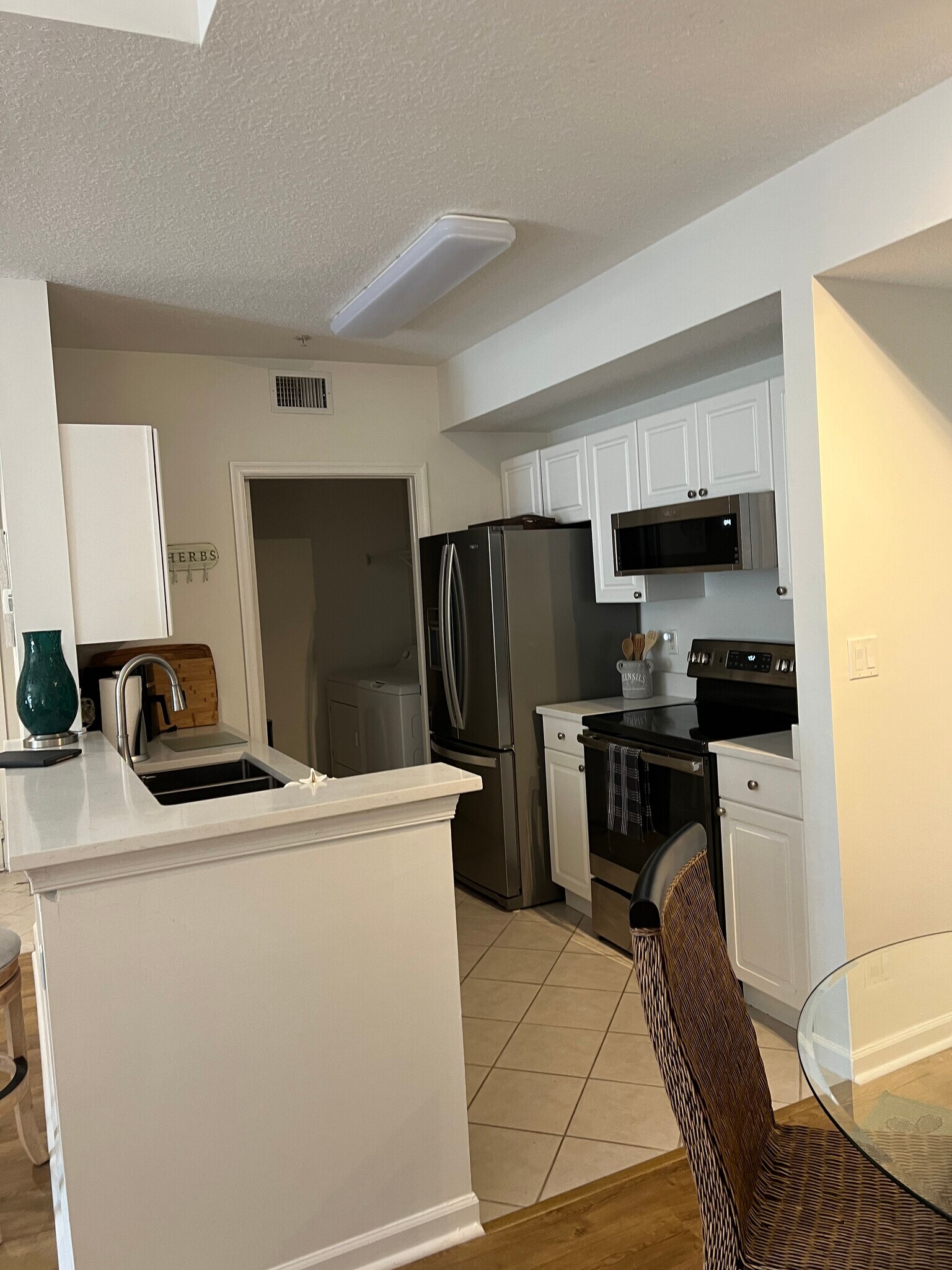 Building Photo - 5095 Fairways Cir