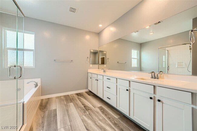 Building Photo - 5990 Viscaya Grv St