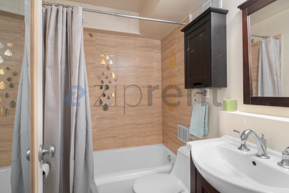 Building Photo - 1205 SW Cardinell Dr