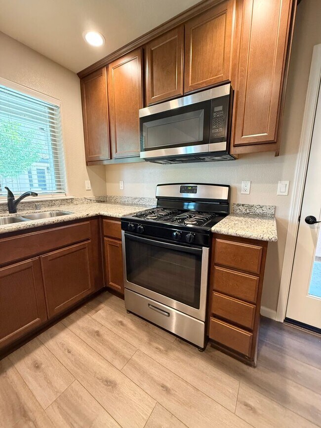 Building Photo - Move In Ready 3 Bed 2.5 Bath!!!