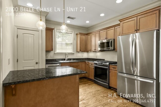 Building Photo - 2800 Belle Chase Ln