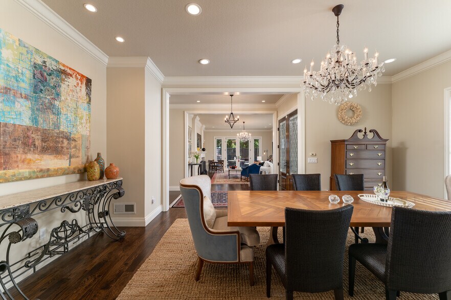 Building Photo - 2744 SW Sherwood Dr