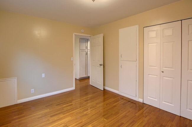 Building Photo - Stunning Condo Unit In Prime Location!