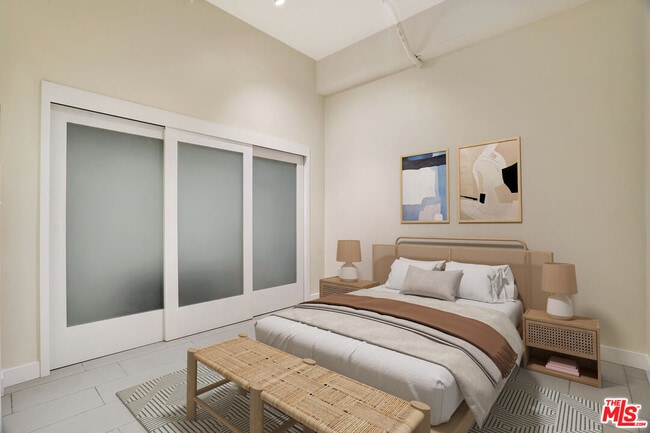 Building Photo - 939 S Broadway