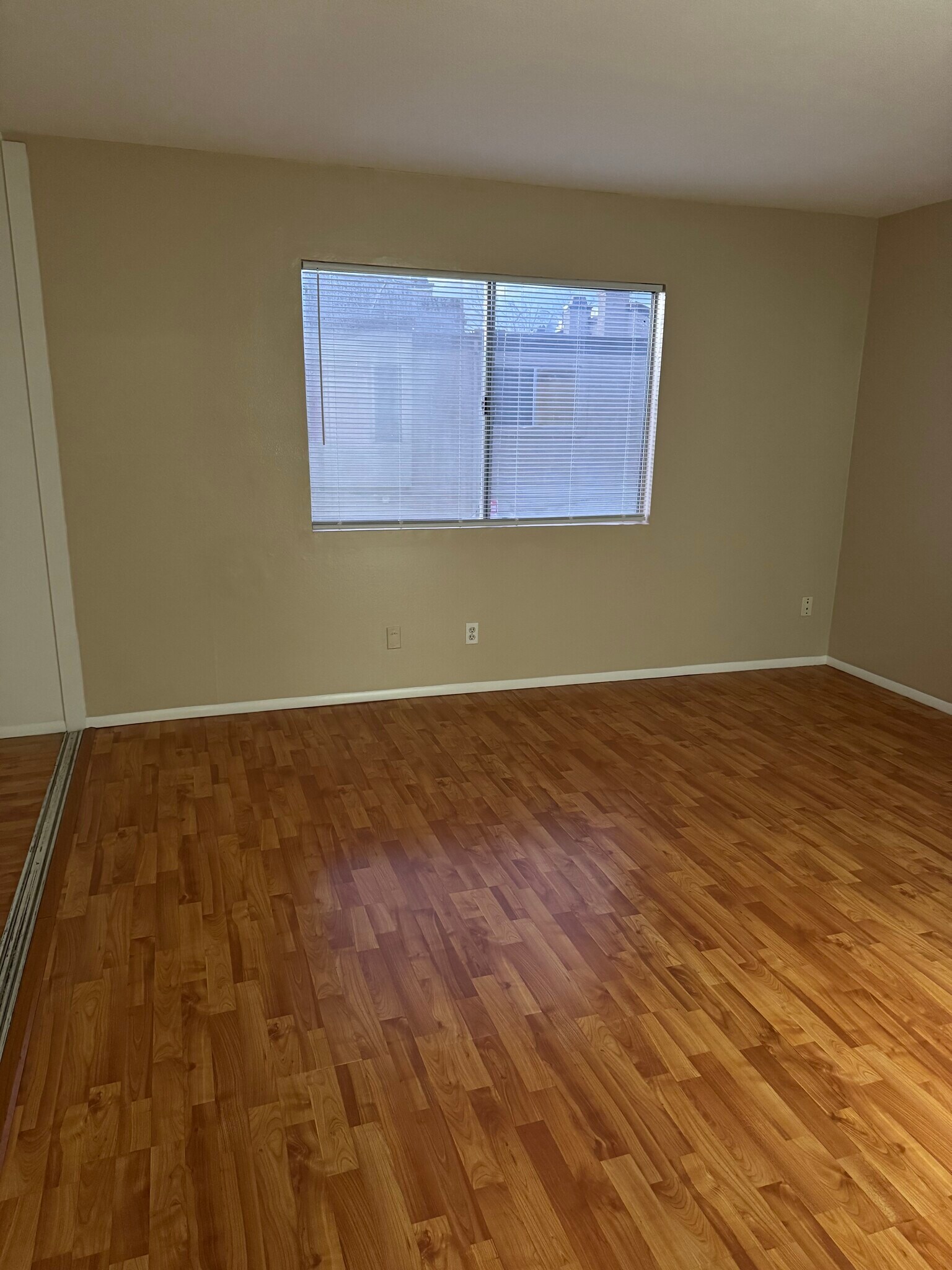 Building Photo - 9381 Shadowood Dr