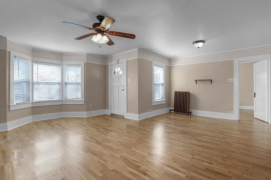 Building Photo - Well-Maintained Cottage with Private Yard ...