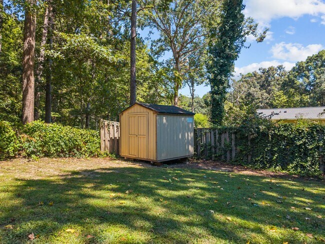 Building Photo - Gorgeous Mid-Century Modern Ranch in West Raleigh near NCSU and Lake Johnson - Fenced-in Backyard!