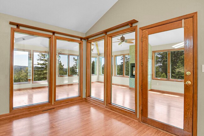 Building Photo - 5368 Evergreen Heights Dr