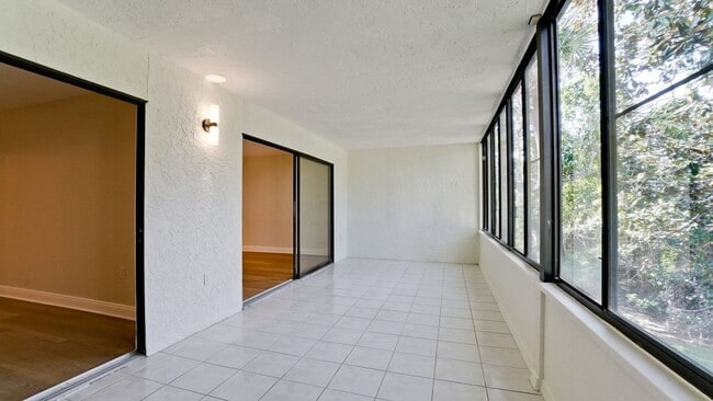 Building Photo - 542 Lakeside Dr