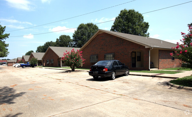 Building Photo - Salem Garden Apartments