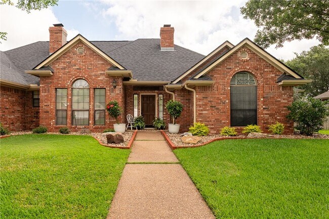 Building Photo - 2905 Aztec Ct