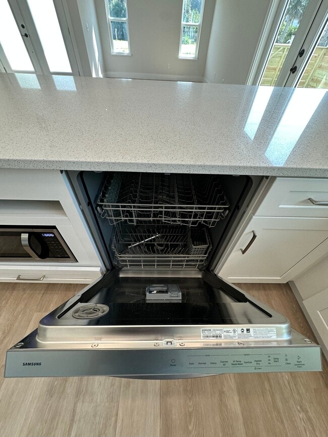 Building Photo - 1A A St