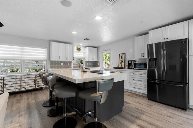 Building Photo - 1605 Treemont Ave