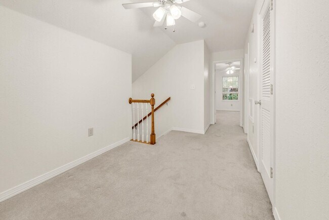 Building Photo - 117 Fairway Dr