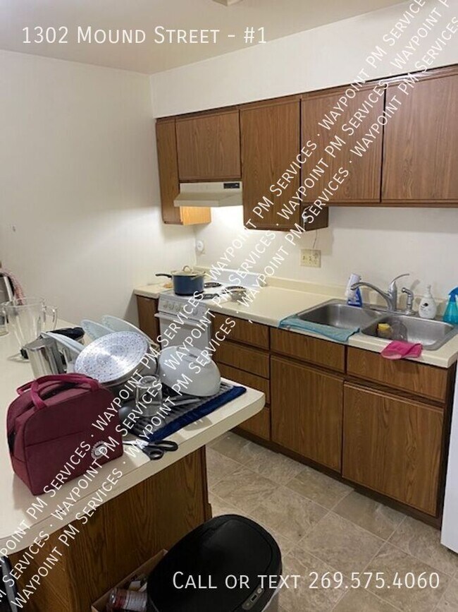 Building Photo - 1302 Mound St