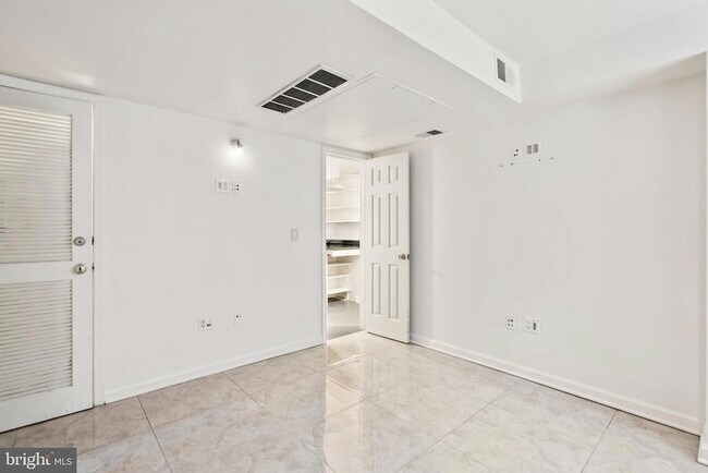 Building Photo - 966 Mt Olivet Rd NE