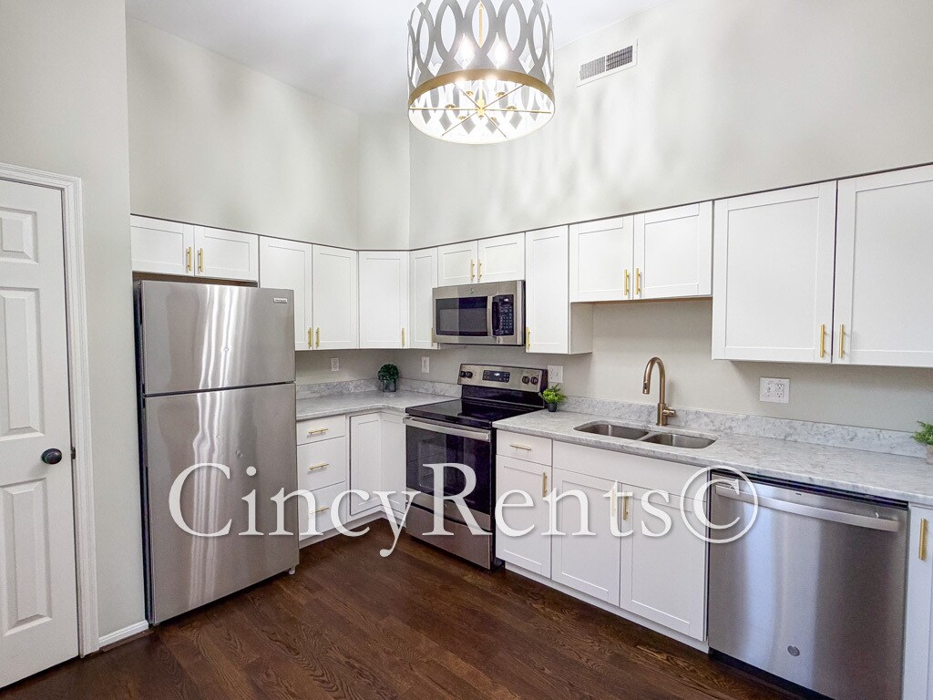 Building Photo - 422 Clark St