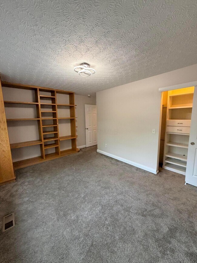 Building Photo - 9327 Polaris Green Dr