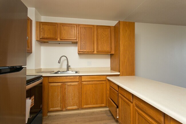Building Photo - Move-In Ready 1BR in Downtown Honolulu | Parking Included | Stunning Views