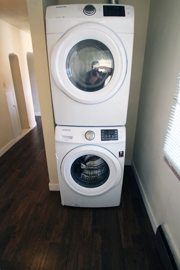 Building Photo - SPACIOUS, UPDATED 7 BEDROOM, 3 BATH, 2 KITCHENS, YARD & DEN BY UW!