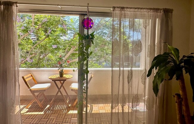 Building Photo - 5625 N Sumner Wy