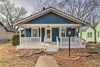 Building Photo - Newly remodeled, fully furnished adorable bungalow in a great location!