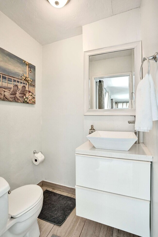 Building Photo - 5415 Harrison St