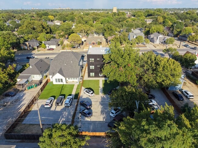 Building Photo - 2554 S University Dr