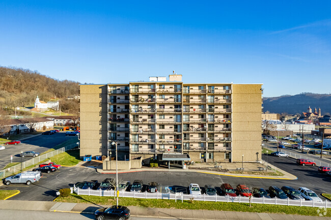 Building Photo - Gaylord Tower