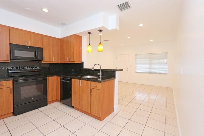 Building Photo - 2746 SW 32nd Ct