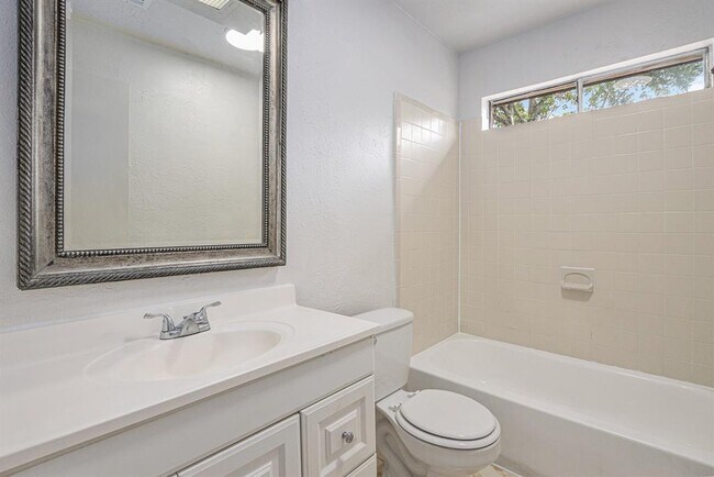 Building Photo - 9418 Spiralwood Ln