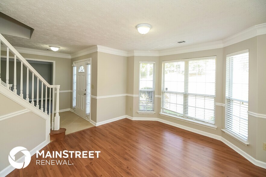 Building Photo - 8535 Glenwoods Dr
