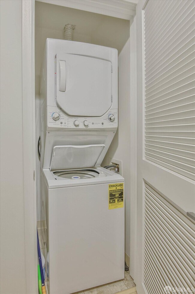 Building Photo - 451 Donahue St